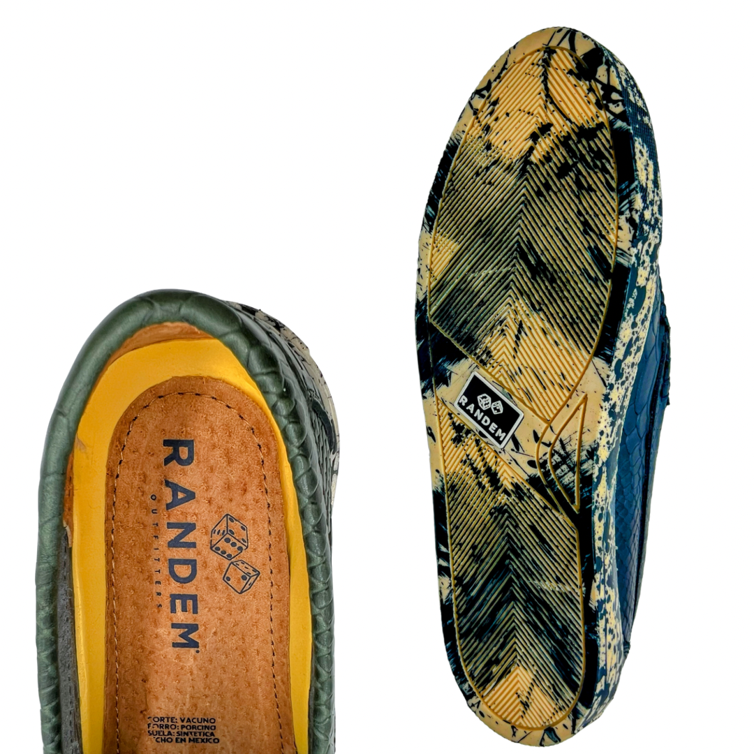 Mocasín de suela ancha manchada