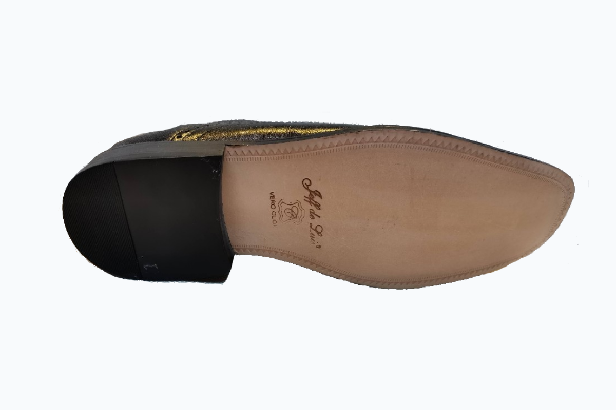 Bota formal de becerro con venado